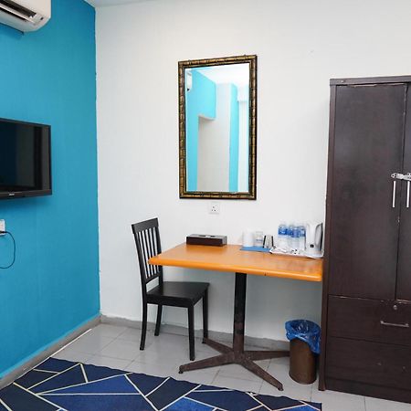 Hotel Shri Putiri Pasir Gudang Buitenkant foto