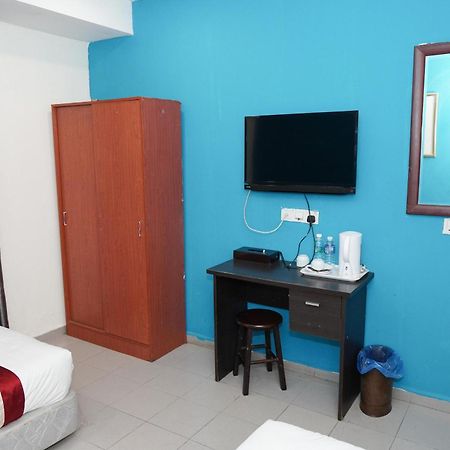 Hotel Shri Putiri Pasir Gudang Buitenkant foto