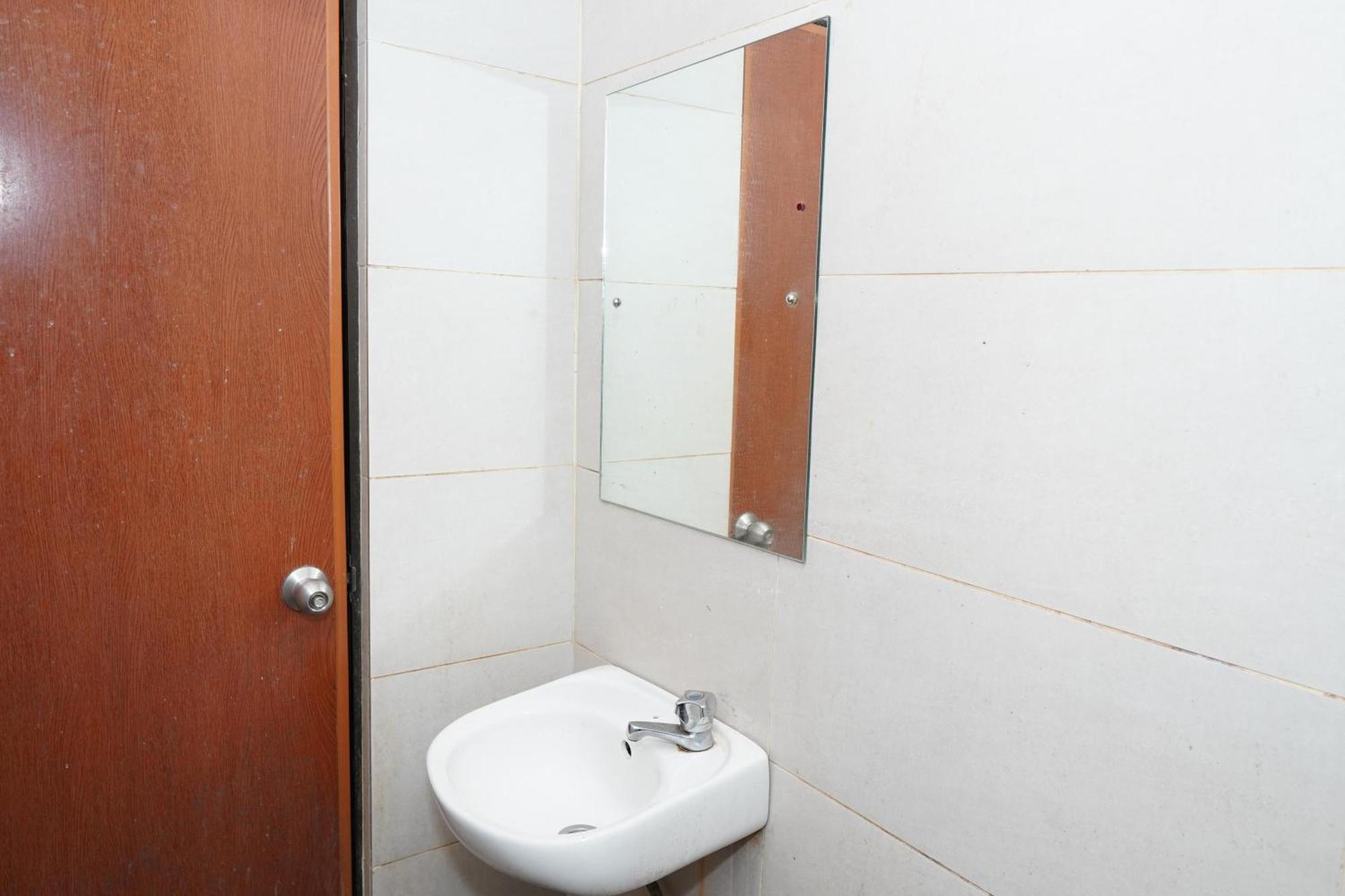 Hotel Shri Putiri Pasir Gudang Buitenkant foto