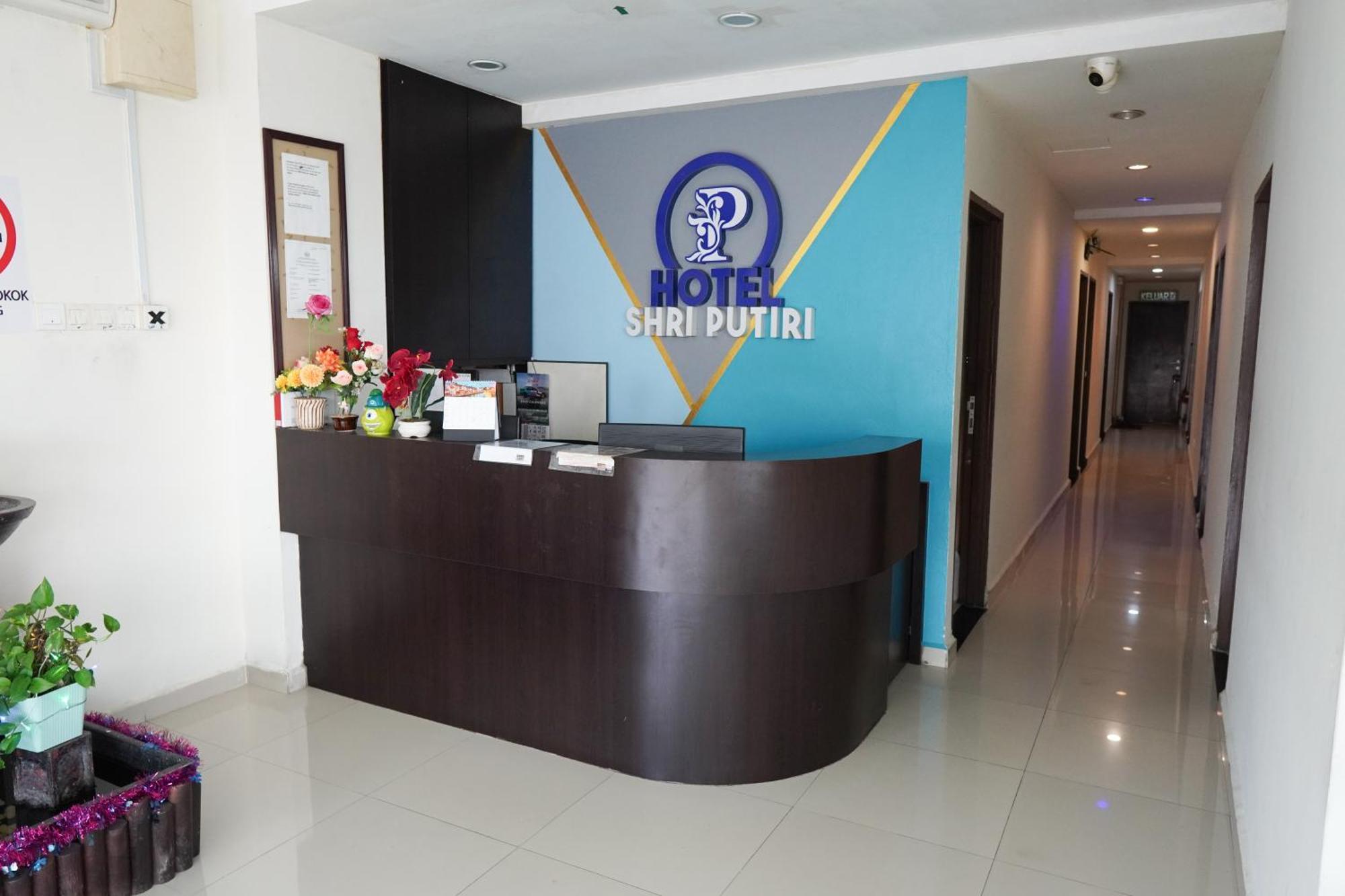 Hotel Shri Putiri Pasir Gudang Buitenkant foto