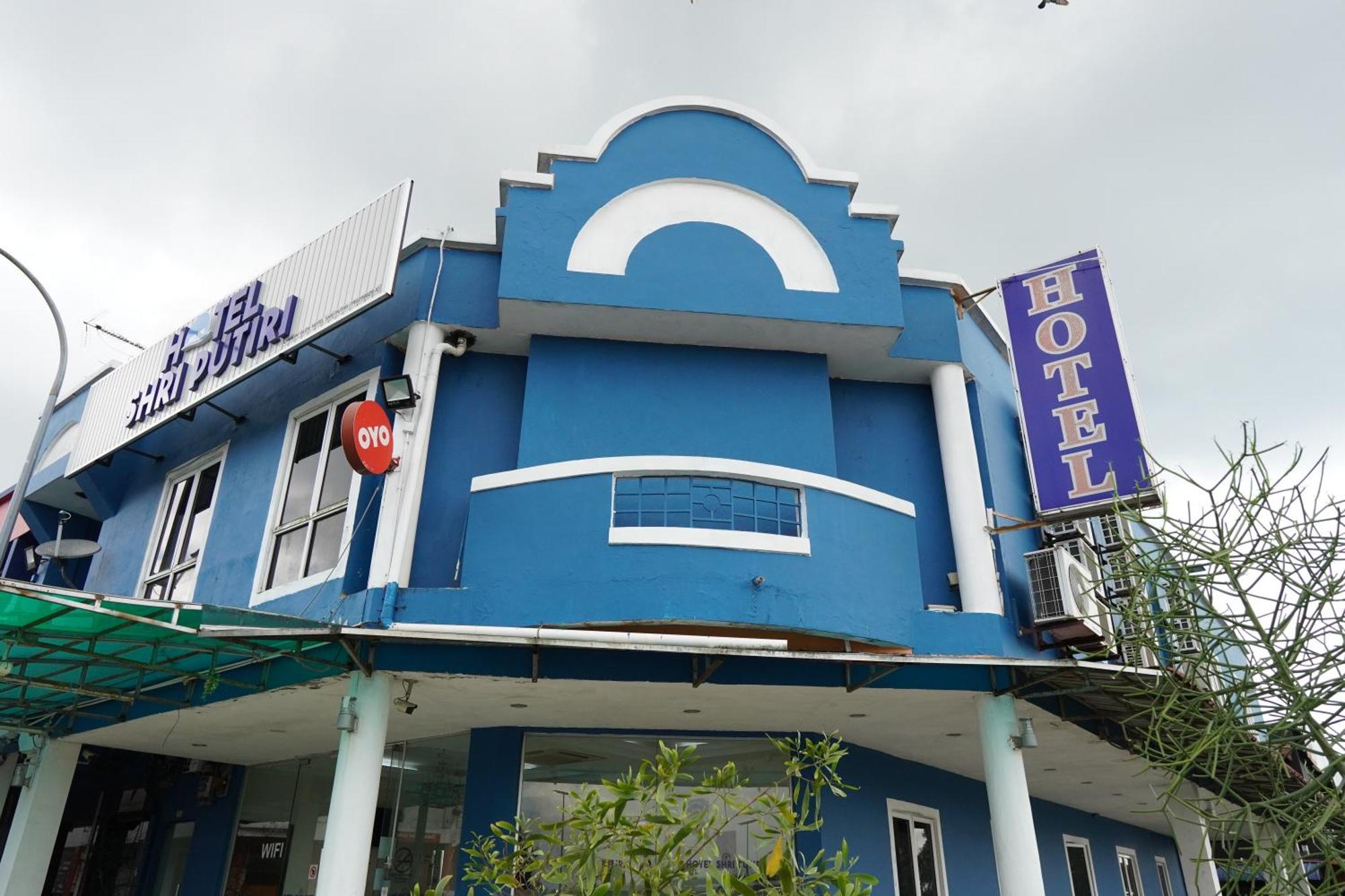 Hotel Shri Putiri Pasir Gudang Buitenkant foto